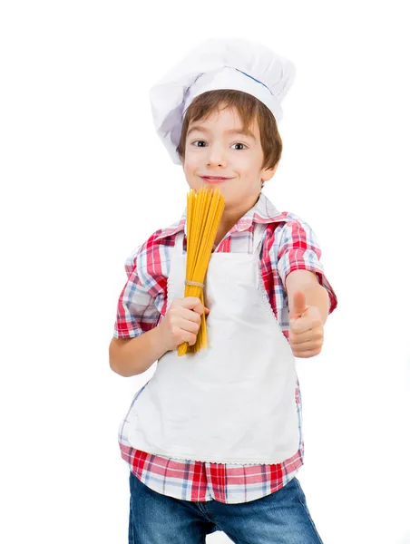 Pojke med rå spaghetti — Stockfoto