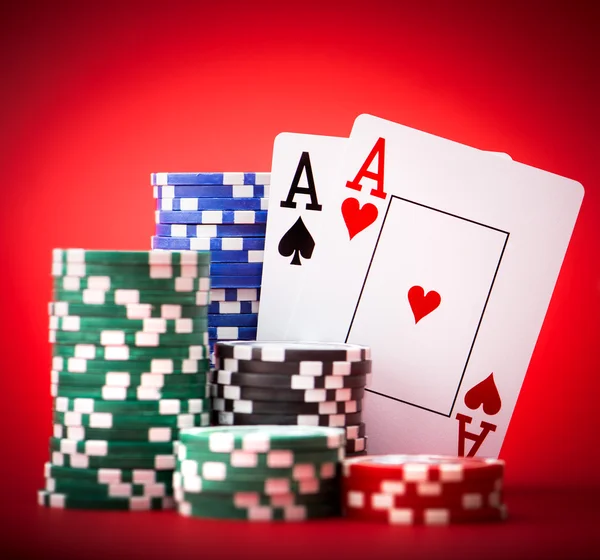 Chips and two aces — Stock Photo, Image