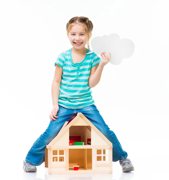 Dívka s domem hraček — Stock fotografie