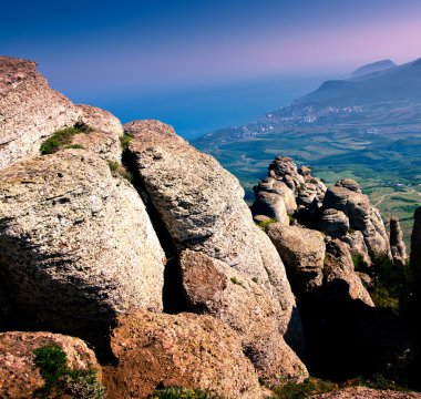 dağlarda mor gökyüzü görünümü