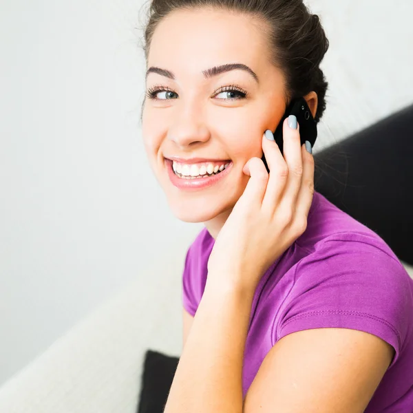Attractive girl with mobile phone — Stock Photo, Image