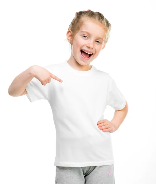 Kleines Mädchen im weißen T-Shirt — Stockfoto