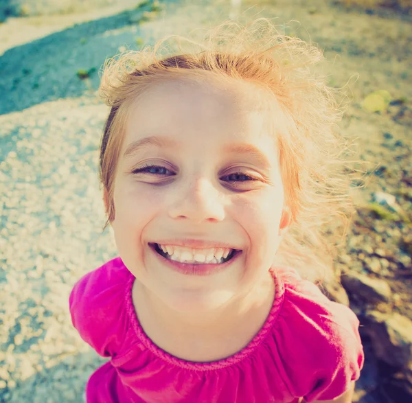かわいい笑顔の女の子 — ストック写真