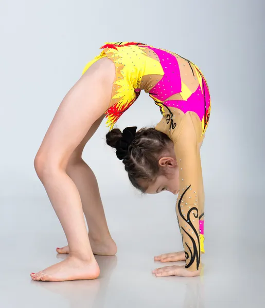 Malá dívka gymnastka — Stock fotografie