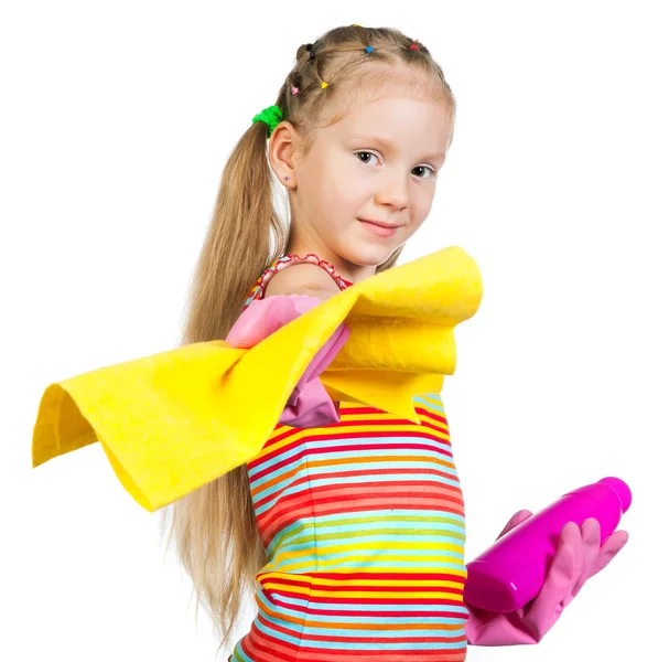 Милая маленькая девочка с моющими средствами — стоковое фото