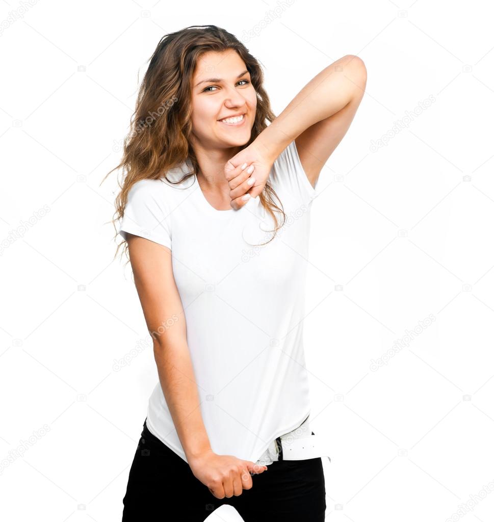 chica camiseta blanca