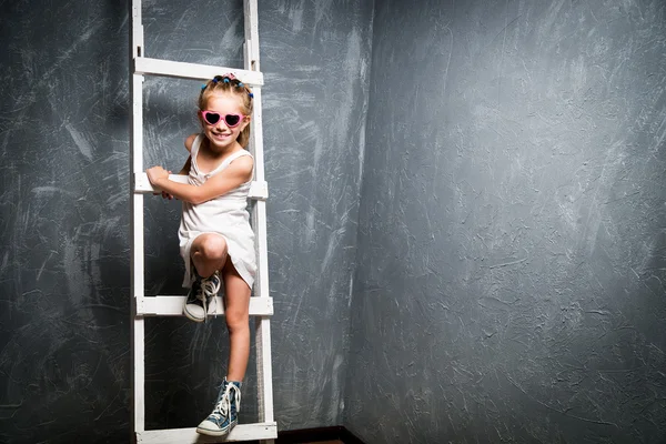 Little girl on stairs — Zdjęcie stockowe