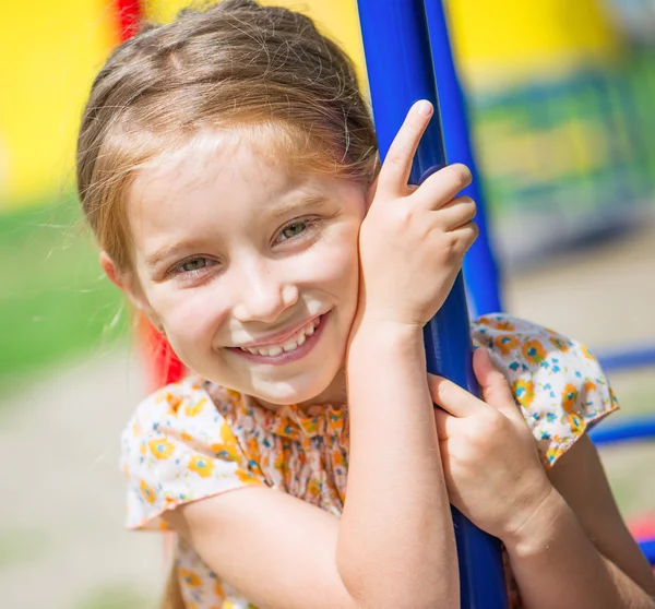 Niedliches kleines Mädchen — Stockfoto