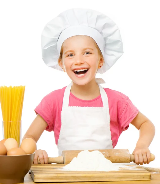 Маленькая девочка со спагетти — стоковое фото