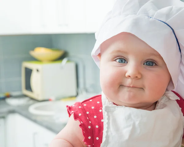 Lilla bebis i en kockhatt — Stockfoto
