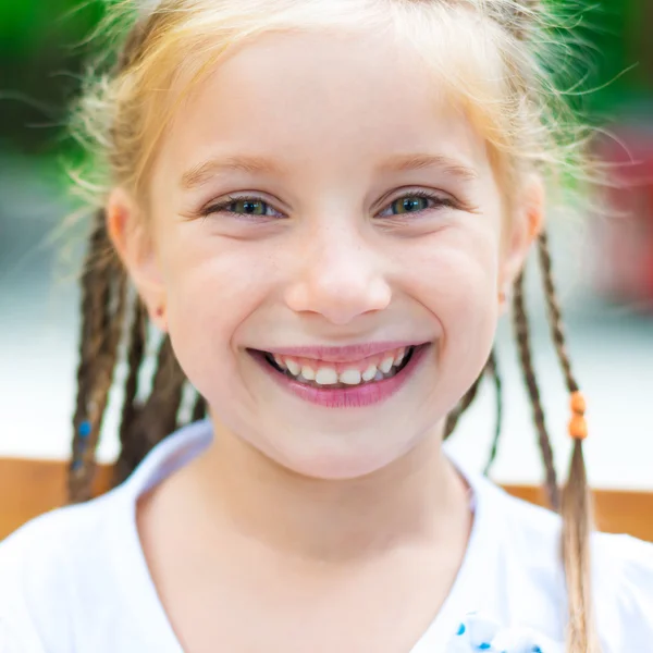 Niña sonriendo — Foto de Stock