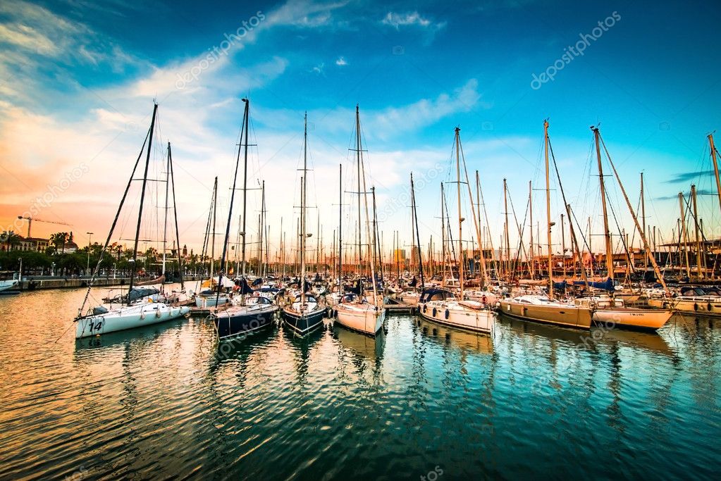 Yacht al tramonto