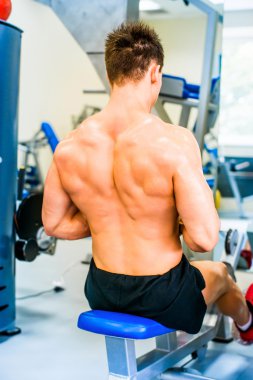 vücut geliştirmeci simülatörü ile