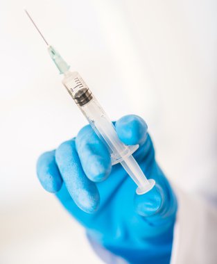 Şırıngalı doktor