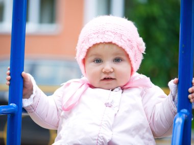 küçük bebek salıncak