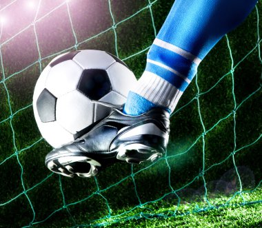 Futbol topu tekmeleme ayak
