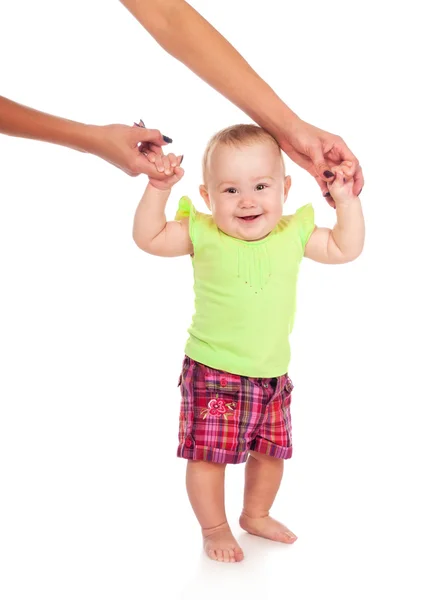 Mamma lär barnet att gå — Stockfoto