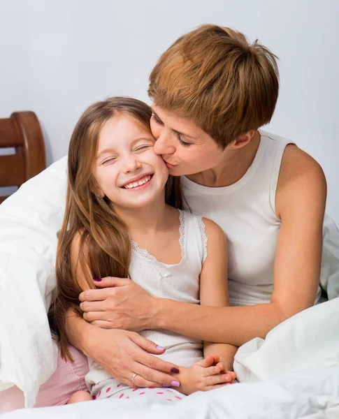 Mom hugs and kisses daughter — Stock Photo, Image