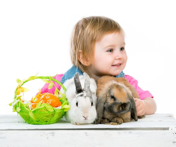 Bebé con conejos —  Fotos de Stock