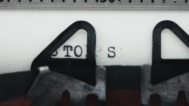 Skrivord Stop on retro skrivmaskin — Stockvideo