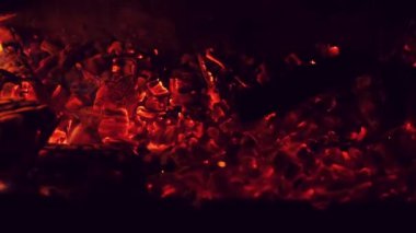 Şenlik ateşinin güzel alevi