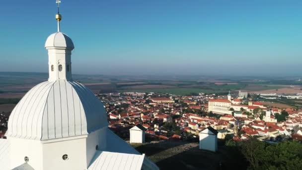 Luchtfoto van de kapel van Sint Sebastiaan — Stockvideo