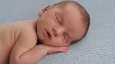 Yeni doğan bebek uyku