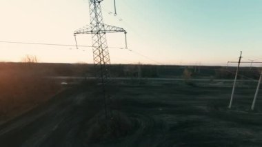 Alandaki elektrik hatları
