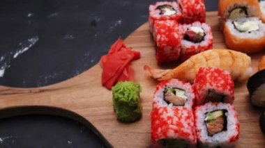 Geleneksel suşi maki seti