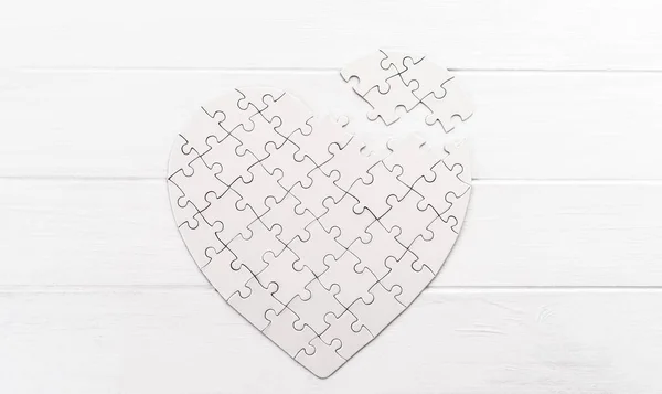 Jigsaw puzzle heart — Stock Photo, Image