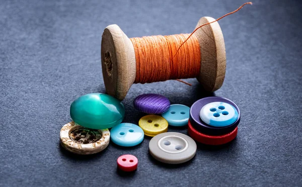 Sewing buttons and thread spool — Stock Photo, Image