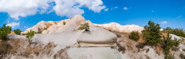 Песчаная гора под ясным небом — стоковое фото