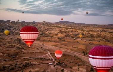 Türkiye 'nin Kapadokya kentinde sıcak hava balonu festivali