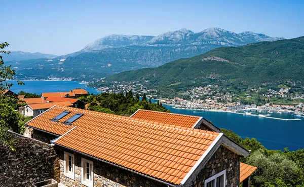 Kotor baai en stad van boven — Stockfoto