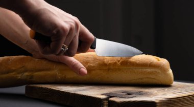 Brunchetalar için Fransız ekmeği.