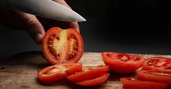 Cherry tomaten op een houten bord — Stockfoto