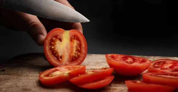 Tomates cerises sur planche de bois — Photo