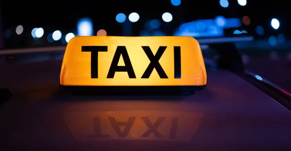 Taxi sign light on the street — Stock Photo, Image