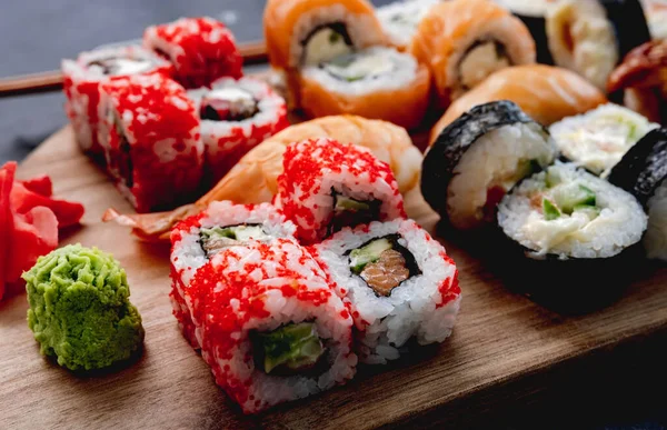 Красочный набор суши-маки — стоковое фото