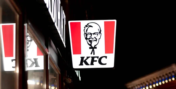 Letrero del restaurante KFC — Foto de Stock