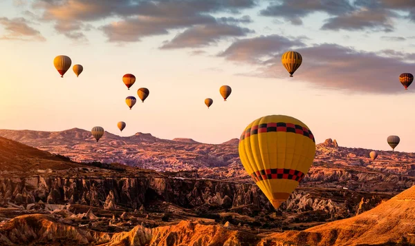 Festivalen för varmluftsballong i Kappadokien, Turkiet — Stockfoto