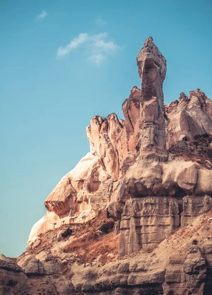 Niezwykłe skaliste góry w Kapadocji, Turcja — Zdjęcie stockowe