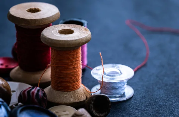 Bobbins of threads near buttons — Stock Photo, Image