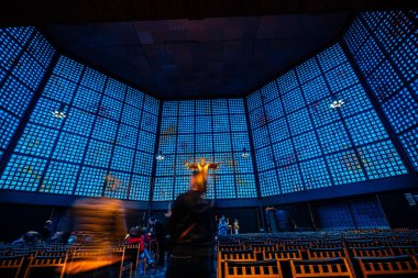 Kaiser Wilhelm Memorial Kilisesi iç mimarisi