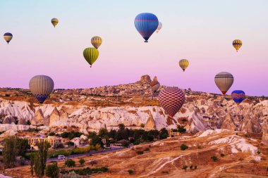 Kapadokya, Türkiye 'de sıcak hava balonları