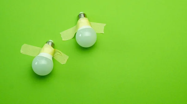 Two Lamps Lightbulb Attached Tape Green Background Concept Creativity Brainstorm — ストック写真