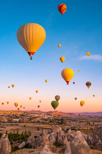 Mongolfiere Che Volano Sul Cielo Del Tramonto Cappadocia Turchia — Foto Stock
