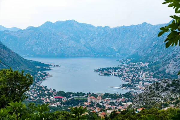 Panorama Zatoki Kotor Miasta Czarnogórze Widokiem Góry Malowniczy Krajobraz Miastem — Zdjęcie stockowe