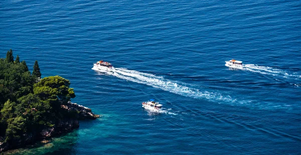 Toeristische Boten Adriatische Zee Montenegro Drone Uitzicht Van Boven Luchtfoto — Stockfoto