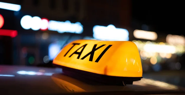 Taxi Coche Luz Calle Oscura Por Noche Señal Cabina Techo —  Fotos de Stock